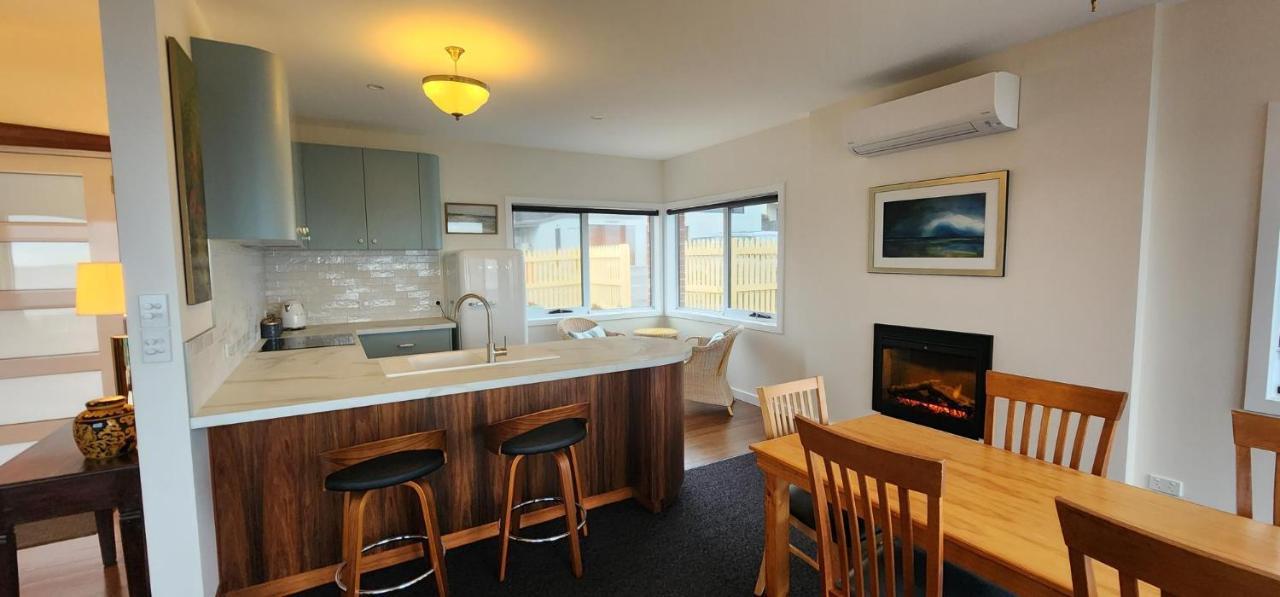 Stanley Village Waterfront Accommodation Екстериор снимка