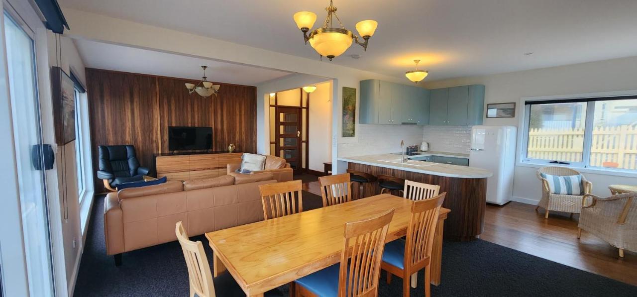 Stanley Village Waterfront Accommodation Екстериор снимка
