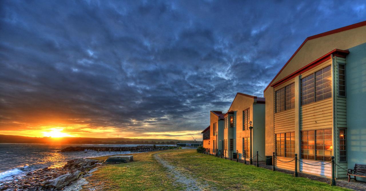 Stanley Village Waterfront Accommodation Екстериор снимка
